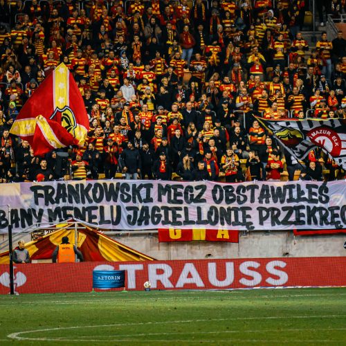 Mecz przerwany przez… transparent. Ekstraklaso, nie przestajesz nas zaskakiwać!