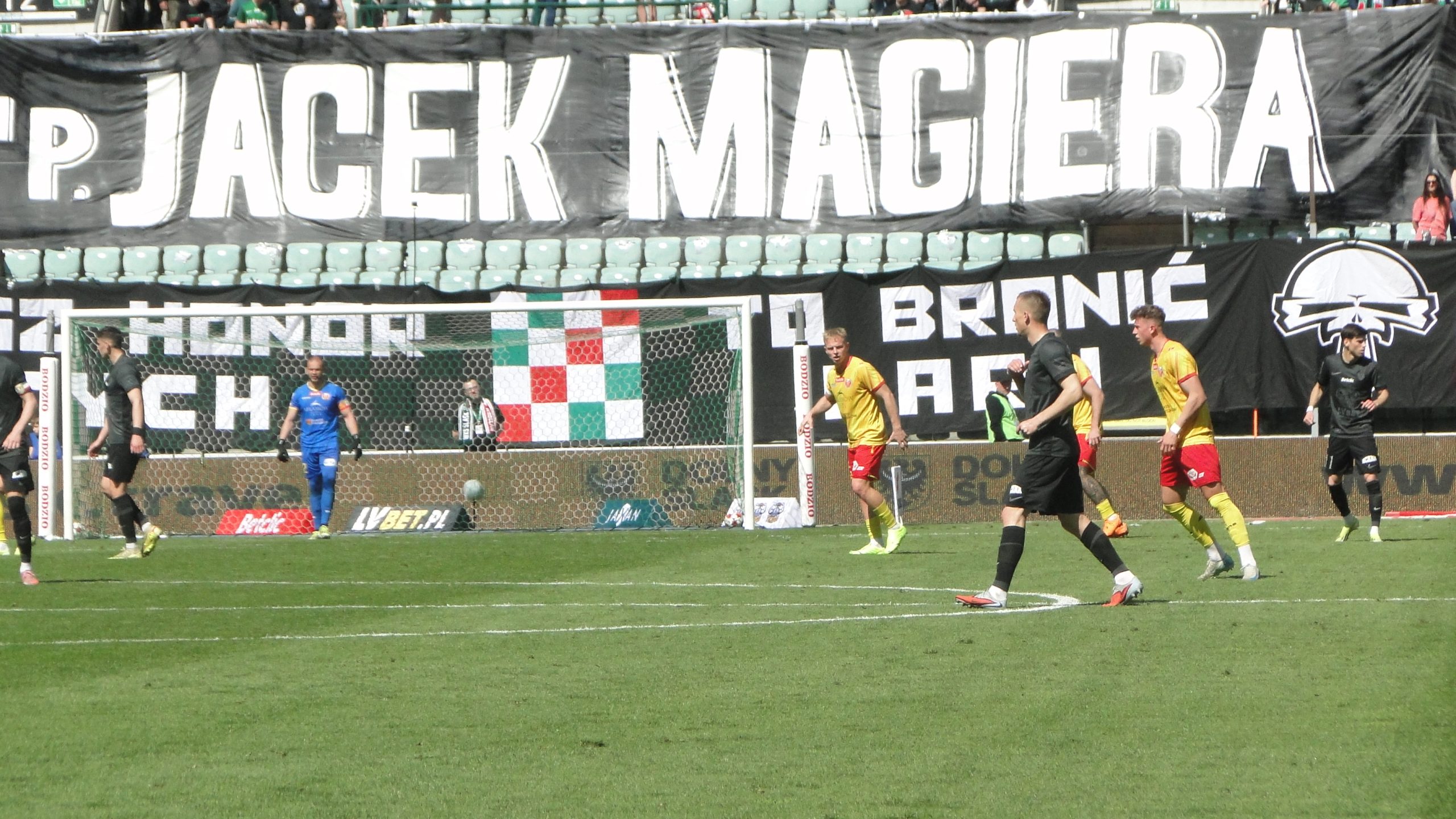 Niespodzianka w&nbsp;1. lidze. Vicelider gubi punkty z&nbsp;przedostatnią drużyną ligi!